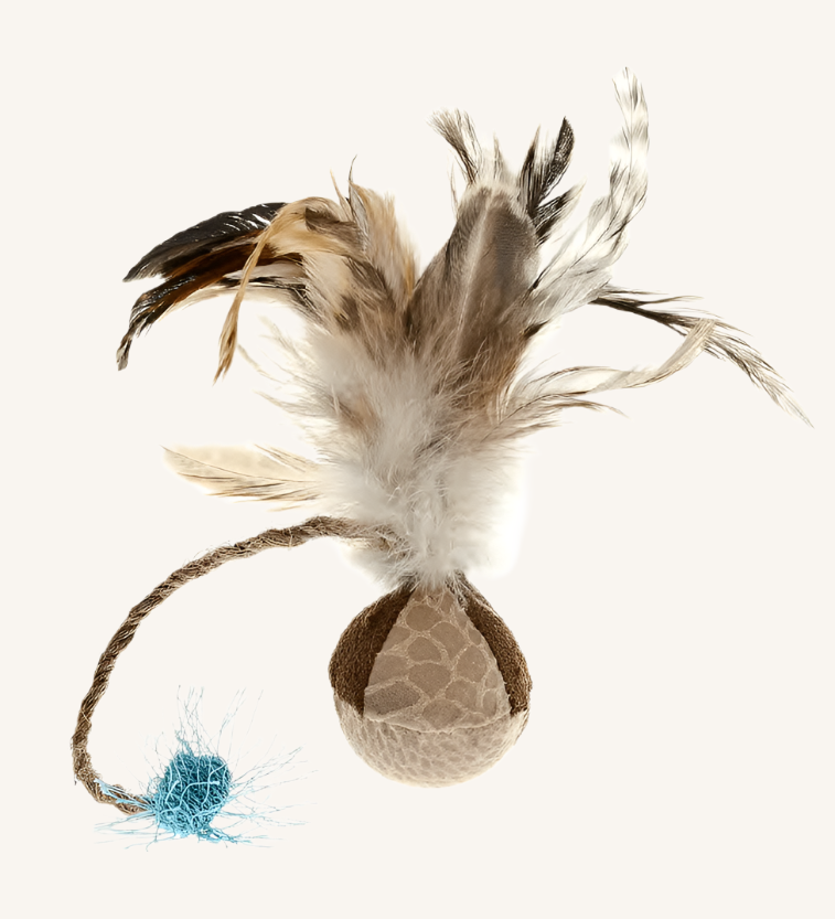 Mačja igrača ŽOGICA s perjem in zvončkom od Ferribiella | Na voljo pri Forapet