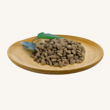 Natural Greatness ǀ INDOOR & STERILISED mačji briketi - URAVNAVANJE TEŽE (losos, puran & piščanec) od Natural Greatness | Na voljo pri Forapet