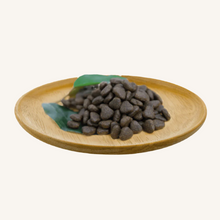 Natural Greatness ǀ MEDIUM & MAXI ADULT pasji briketi - OBČUTLJIVA KOŽA (losos) od Natural Greatness | Na voljo pri Forapet