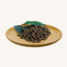 Natural Greatness ǀ MEDIUM & MAXI ADULT & PUPPY pasji briketi - KUNEC, RACA, PURAN & PIŠČANEC od Natural Greatness | Na voljo pri Forapet