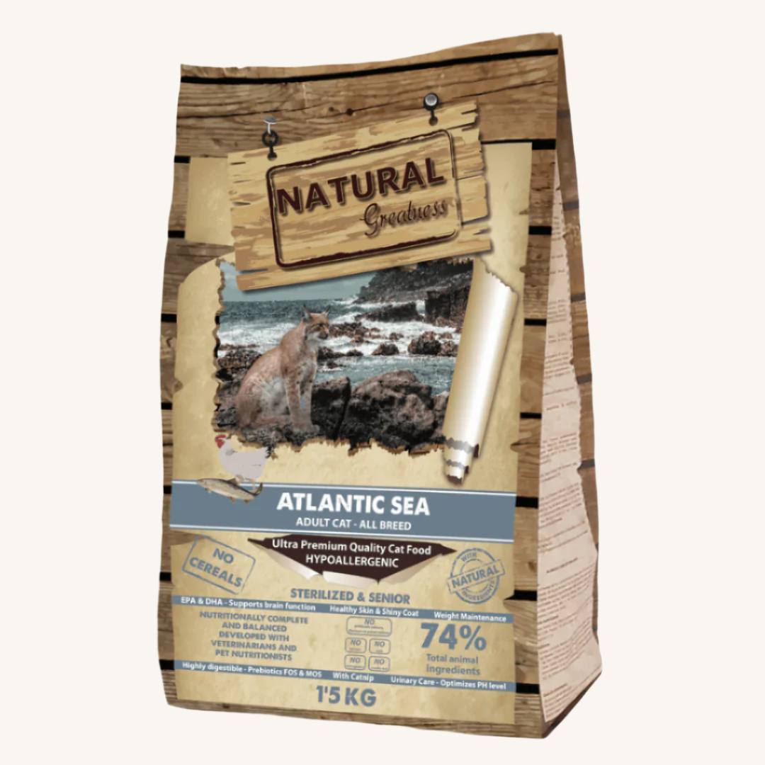 Natural Greatness ǀ SENIOR & STERILISED mačji briketi - URAVNAVANJE TEŽE (losos & piščanec) od Natural Greatness | Na voljo pri Forapet